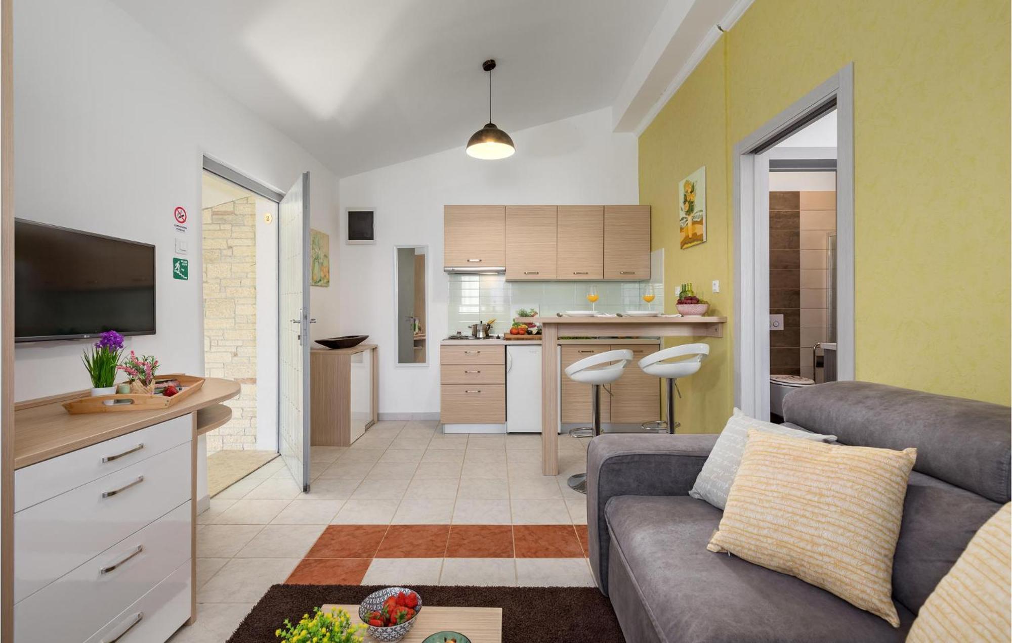 1 Bedroom Awesome Home In Rovinj Exterior photo